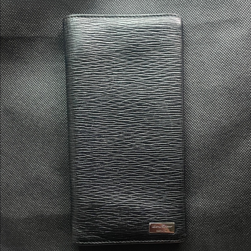 Salvatore Ferragamo Bifold Long Black Textured Wallet - Picture 2 of 8